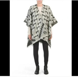 FRYE Ruana Jacquard Serpa Geometric Print Fringe Details Soft Cape Poncho(O/S)